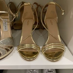💃clearance 💃 taking all offers!!! Aldo metallic gold chic heels